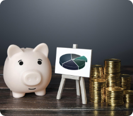 hucha cerdito con monedas ahorradas